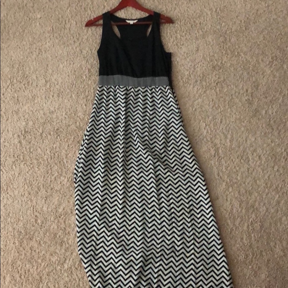 Black and white maxi size small